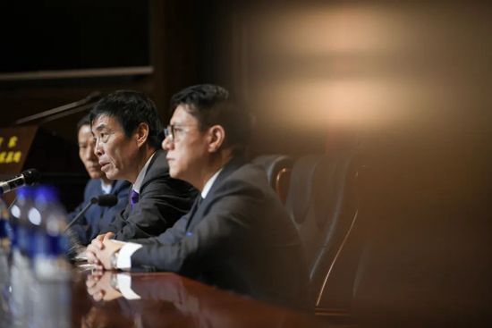 免费视频成人